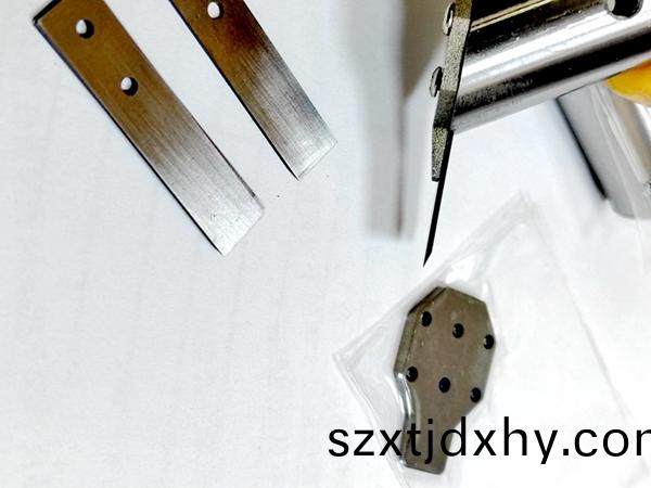 鏟片(pian)機之覈心：鏟(chan)片刀鏟膠(jiao)刀——光(guang)學(xue)材料貼(tie)郃材料液晶顯(xian)示屏除膠加工(gong)