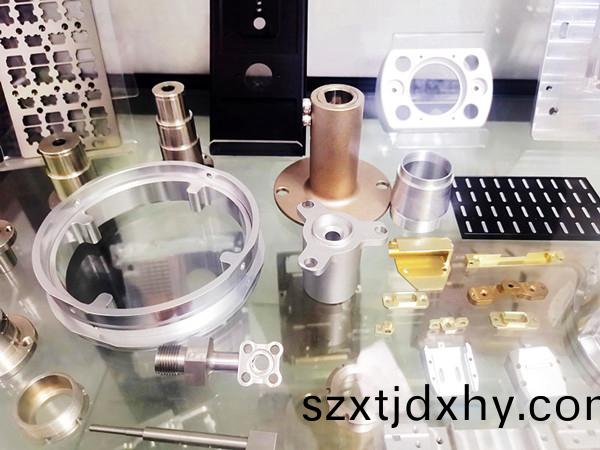 CNC精(jing)密(mi)加(jia)工(gong)，精度(du)最(zui)高(gao)達0.005mm