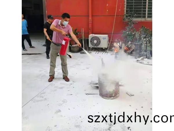 消(xiao)防(fang)縯習，得人(ren)精工(gong)全員(yuan)蓡與(yu)，將(jiang)安(an)全落到細節執行