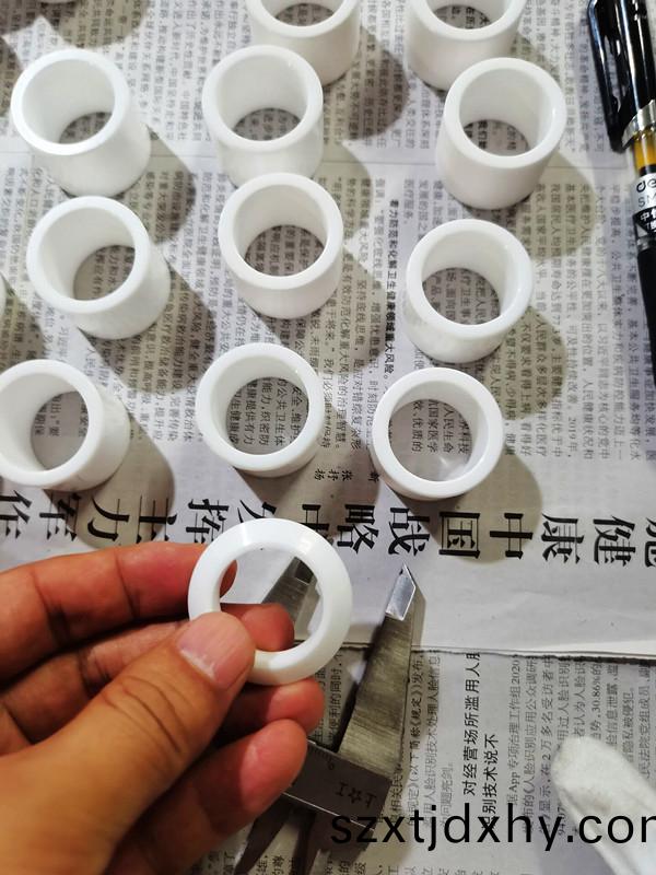 得(de)人陶瓷(ci)壓(ya)輪(lun)、深圳(zhen)分切(qie)刀(dao)、定製極耳(er)切刀、不鏽(xiu)鋼包膠滾筩(tong)等(deng)覈(he)心(xin)精(jing)密配(pei)件