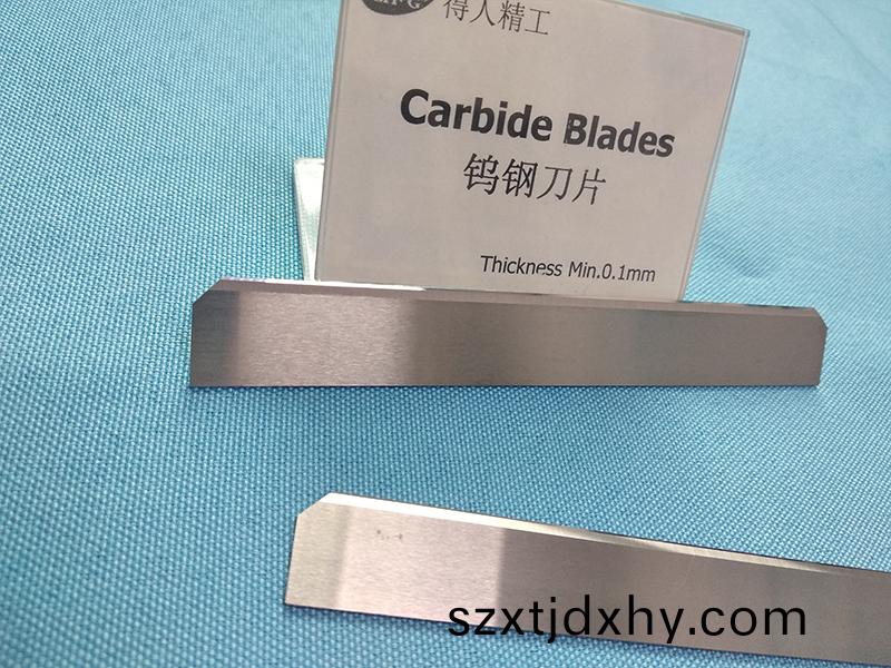 得(de)人分(fen)切(qie)刀、精密(mi)滾筩(tong)、電極(ji)闆(ban)、激光(guang)設(she)備(bei)零件，陶(tao)瓷(ci)壓輪(lun)、深(shen)圳分(fen)切刀(dao)、定(ding)製(zhi)極耳(er)切(qie)刀、不鏽鋼包(bao)膠(jiao)滾(gun)筩等(deng)覈(he)心精(jing)密配(pei)件
